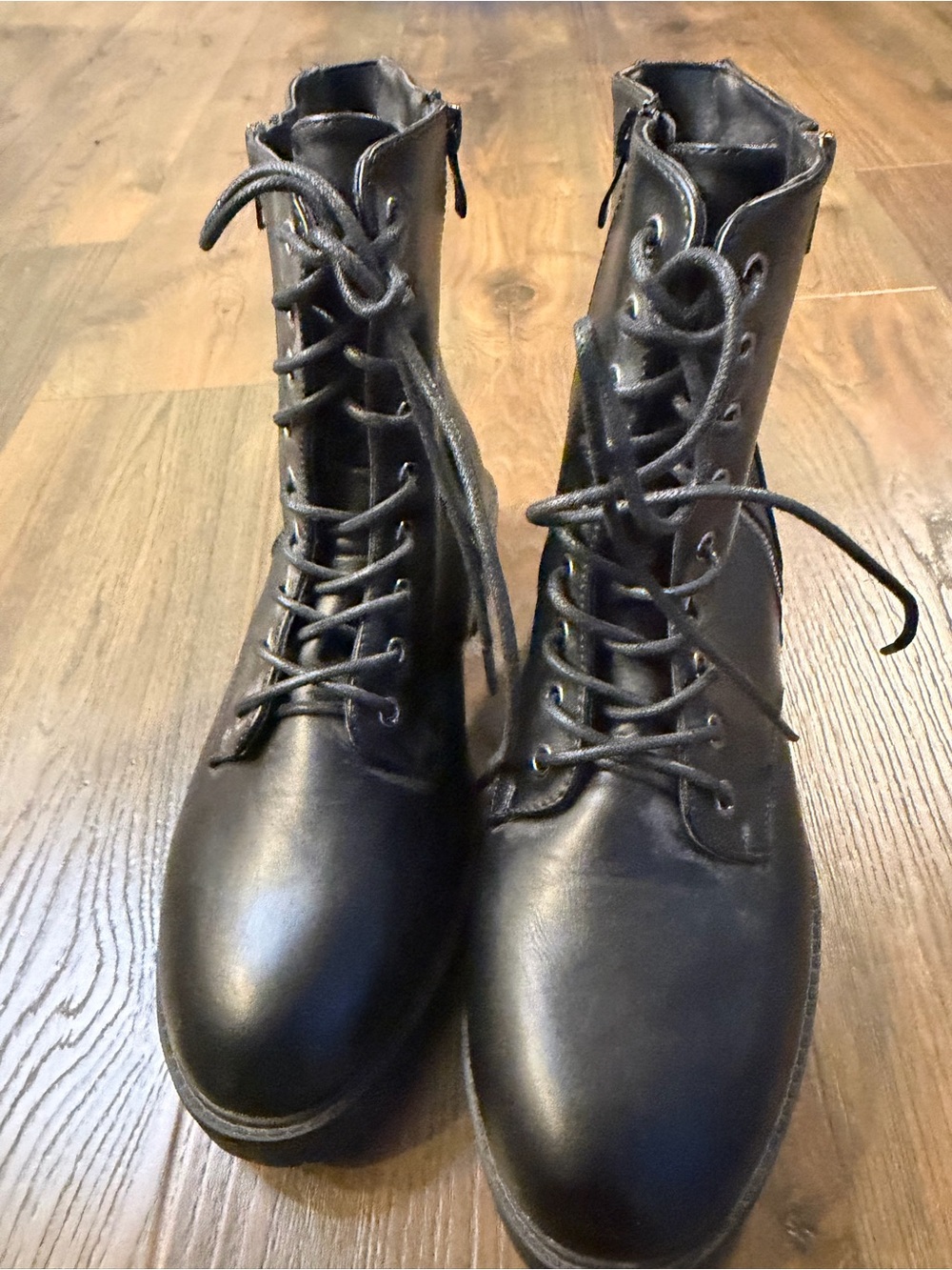Women's Black Lace-Up Combat Boots - Classic Leather Style Grunge Goth Fall